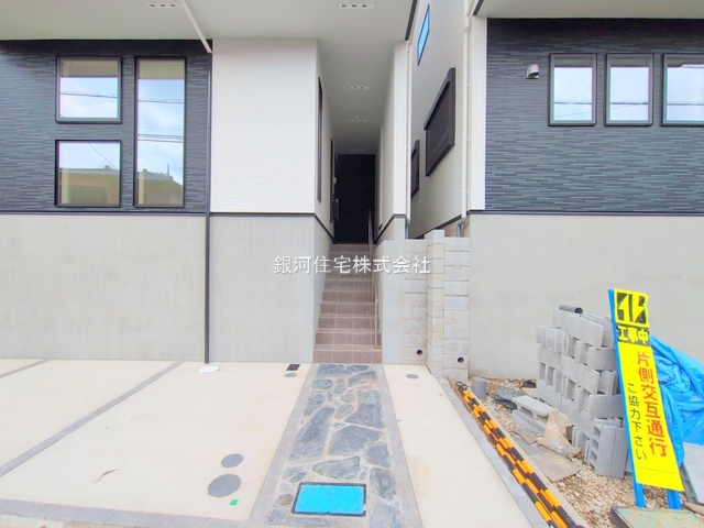 G00379147 埼玉県さいたま市南区大字大谷口 新築一戸建て 4780万円 土地面積100.44m² (約30.38坪) 建物面積105.12m² (約31.79坪) 間取り４ＬＤＫ 築年月2025年06月(築１年以内)【外観6】