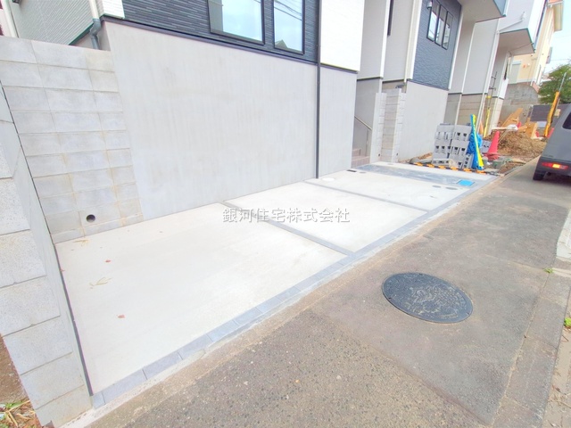 G00379147 埼玉県さいたま市南区大字大谷口 新築一戸建て 4780万円 土地面積100.44m² (約30.38坪) 建物面積105.12m² (約31.79坪) 間取り４ＬＤＫ 築年月2025年06月(築１年以内)【外観10】