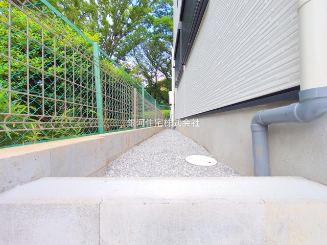 G00379147 埼玉県さいたま市南区大字大谷口 新築一戸建て 4780万円 土地面積100.44m² (約30.38坪) 建物面積105.12m² (約31.79坪) 間取り４ＬＤＫ 築年月2025年06月(築１年以内)【外観17】