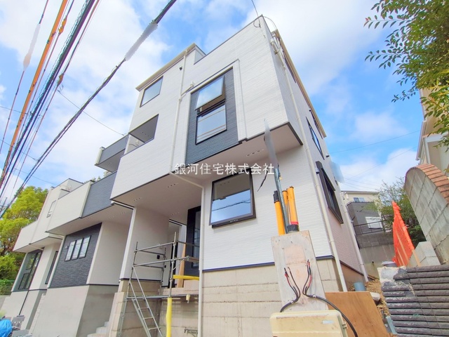 G00379149 埼玉県さいたま市南区大字大谷口 新築一戸建て 4480万円 土地面積90.16m² (約27.27坪) 建物面積108.00m² (約32.67坪) 間取り4LDK 築年月2025年07月(築1年以内)