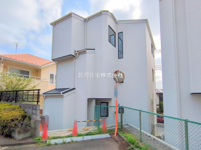 G00379149 埼玉県さいたま市南区大字大谷口 新築一戸建て 4480万円 土地面積90.16m² (約27.27坪) 建物面積108.00m² (約32.67坪) 間取り４ＬＤＫ 築年月2025年07月(築１年以内)【外観8】