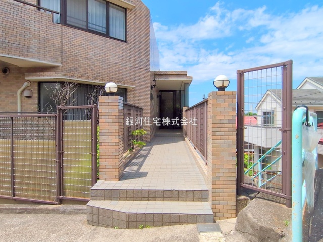 G00379156 神奈川県横浜市戸塚区汲沢４丁目 中古マンション 1290万円 専有面積43.52m² (約13.16坪) 間取り１ＬＤＫ 所在階4階 築年月1992年04月(築33年)【外観5】