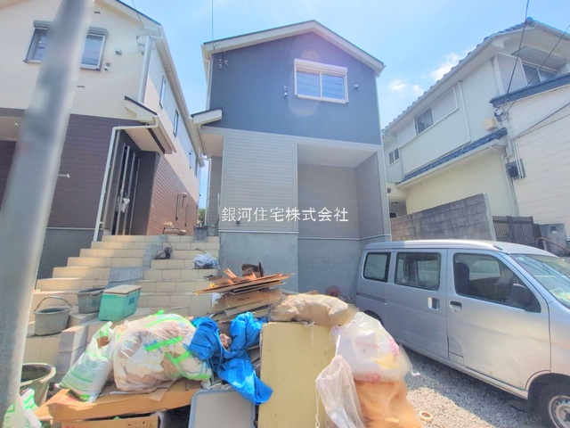 G00379231 東京都町田市鶴川４丁目 新築一戸建て 3980万円 土地面積103.57m² (約31.32坪) 建物面積83.63m² (約25.29坪) 間取り３ＬＤＫ 築年月2025年08月(築１年以内)【外観2】
