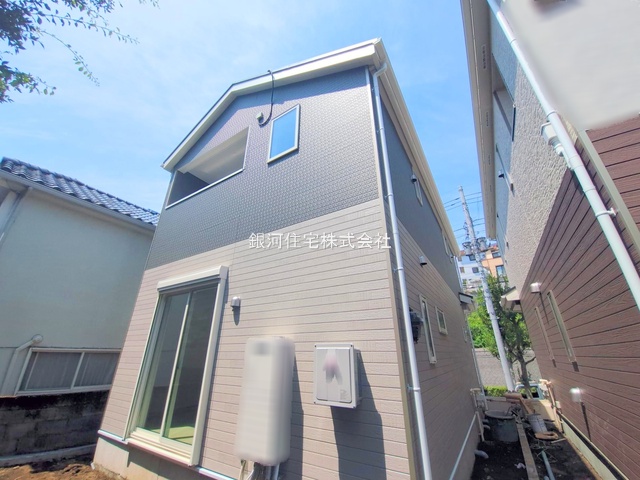 G00379231 東京都町田市鶴川４丁目 新築一戸建て 3980万円 土地面積103.57m² (約31.32坪) 建物面積83.63m² (約25.29坪) 間取り３ＬＤＫ 築年月2025年08月(築１年以内)【外観4】