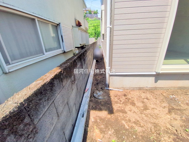 G00379231 東京都町田市鶴川４丁目 新築一戸建て 3980万円 土地面積103.57m² (約31.32坪) 建物面積83.63m² (約25.29坪) 間取り３ＬＤＫ 築年月2025年08月(築１年以内)【外観6】