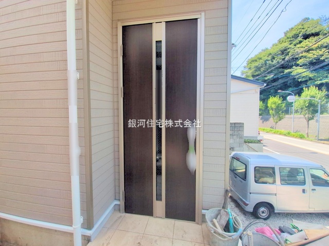 G00379231 東京都町田市鶴川４丁目 新築一戸建て 3980万円 土地面積103.57m² (約31.32坪) 建物面積83.63m² (約25.29坪) 間取り３ＬＤＫ 築年月2025年08月(築１年以内)【外観13】