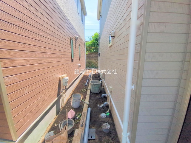 G00379231 東京都町田市鶴川４丁目 新築一戸建て 3980万円 土地面積103.57m² (約31.32坪) 建物面積83.63m² (約25.29坪) 間取り３ＬＤＫ 築年月2025年08月(築１年以内)【外観14】