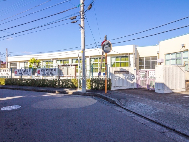 G00379231 東京都町田市鶴川４丁目 新築一戸建て 3980万円 土地面積103.57m² (約31.32坪) 建物面積83.63m² (約25.29坪) 間取り３ＬＤＫ 築年月2025年08月(築１年以内)【周辺環境】町田市立真光寺中学校