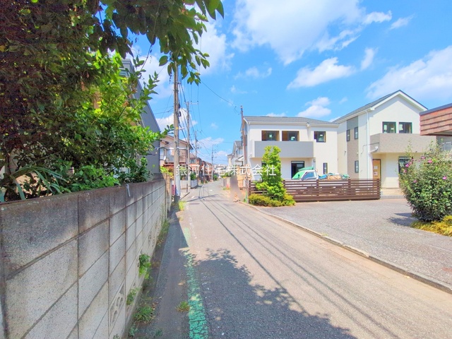 G00379251 東京都東久留米市神宝町２丁目 新築一戸建て 4590万円 土地面積98.57m² (約29.81坪) 建物面積78.04m² (約23.60坪) 間取り３ＬＤＫ 築年月2025年09月【外観3】