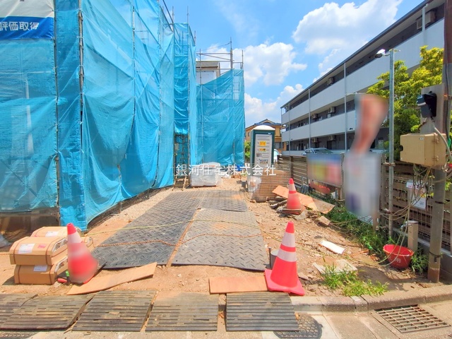 G00379252 東京都東久留米市神宝町２丁目 新築一戸建て 4190万円 土地面積93.88m² (約28.39坪) 建物面積73.90m² (約22.35坪) 間取り３ＬＤＫ 築年月2025年09月【外観2】