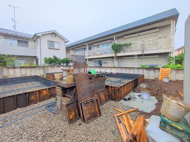G00379252 東京都東久留米市神宝町２丁目 新築一戸建て 4190万円 土地面積93.88m² (約28.39坪) 建物面積73.90m² (約22.35坪) 間取り３ＬＤＫ 築年月2025年09月【外観4】