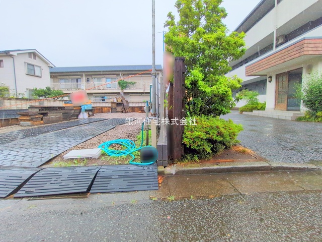 G00379252 東京都東久留米市神宝町２丁目 新築一戸建て 4190万円 土地面積93.88m² (約28.39坪) 建物面積73.90m² (約22.35坪) 間取り３ＬＤＫ 築年月2025年09月【外観7】