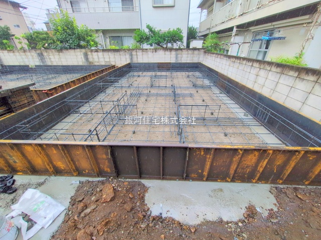 G00379252 東京都東久留米市神宝町２丁目 新築一戸建て 4190万円 土地面積93.88m² (約28.39坪) 建物面積73.90m² (約22.35坪) 間取り３ＬＤＫ 築年月2025年09月【外観11】
