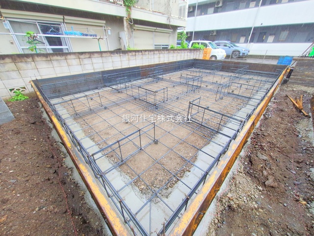 G00379252 東京都東久留米市神宝町２丁目 新築一戸建て 4190万円 土地面積93.88m² (約28.39坪) 建物面積73.90m² (約22.35坪) 間取り３ＬＤＫ 築年月2025年09月【外観12】