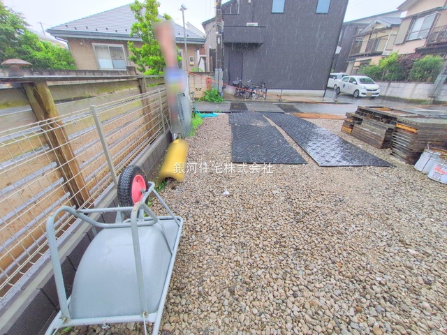 G00379252 東京都東久留米市神宝町２丁目 新築一戸建て 4190万円 土地面積93.88m² (約28.39坪) 建物面積73.90m² (約22.35坪) 間取り３ＬＤＫ 築年月2025年09月【外観14】