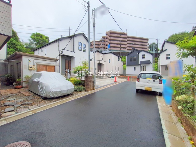 G00379256 東京都日野市新町２丁目 新築一戸建て 5580万円 土地面積162.54m² (約49.16坪) 建物面積102.26m² (約30.93坪) 間取り４ＬＤＫ 築年月2025年06月(築１年以内)【外観3】