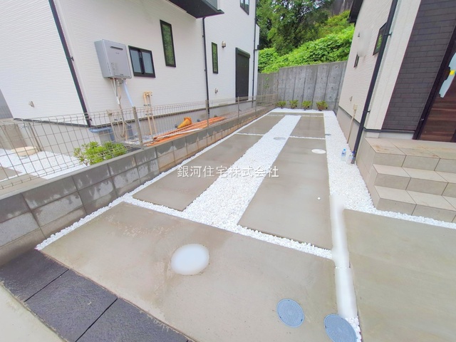 G00379256 東京都日野市新町２丁目 新築一戸建て 5580万円 土地面積162.54m² (約49.16坪) 建物面積102.26m² (約30.93坪) 間取り４ＬＤＫ 築年月2025年06月(築１年以内)【外観5】