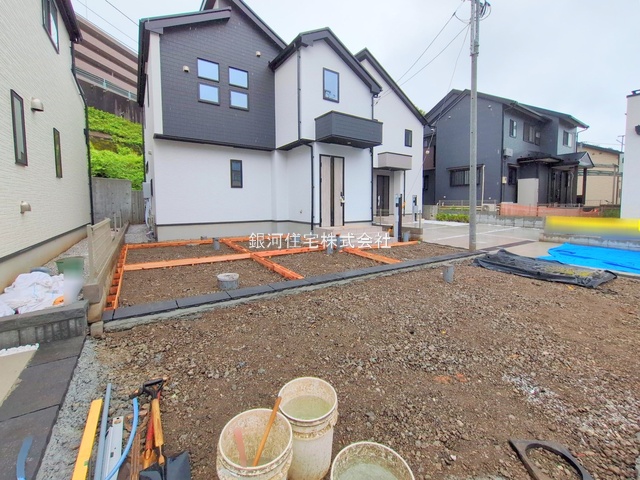 G00379256 東京都日野市新町２丁目 新築一戸建て 5580万円 土地面積162.54m² (約49.16坪) 建物面積102.26m² (約30.93坪) 間取り４ＬＤＫ 築年月2025年06月(築１年以内)【外観8】