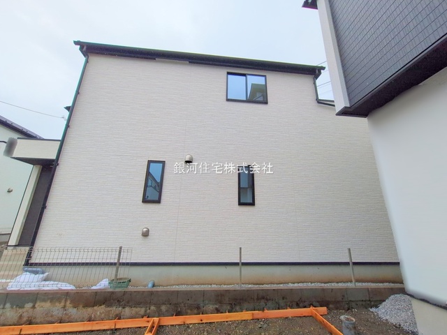 G00379256 東京都日野市新町２丁目 新築一戸建て 5580万円 土地面積162.54m² (約49.16坪) 建物面積102.26m² (約30.93坪) 間取り４ＬＤＫ 築年月2025年06月(築１年以内)【外観14】