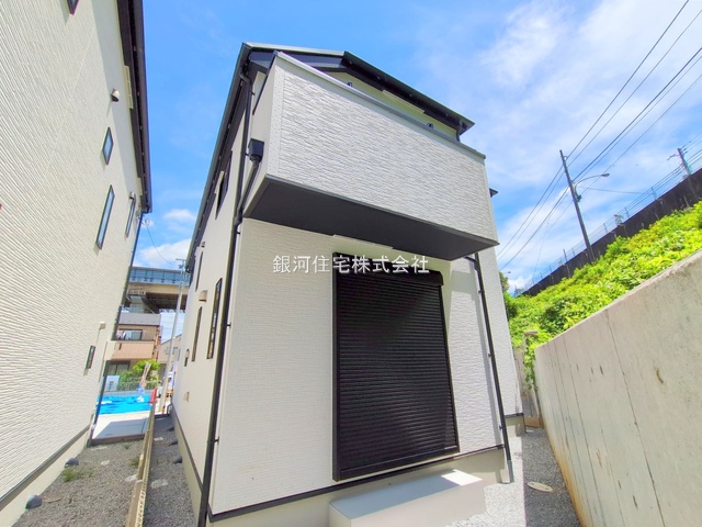 G00379257 東京都日野市新町２丁目 新築一戸建て 5280万円 土地面積155.56m² (約47.05坪) 建物面積98.53m² (約29.80坪) 間取り４ＬＤＫ 築年月2025年06月(築１年以内)【外観13】