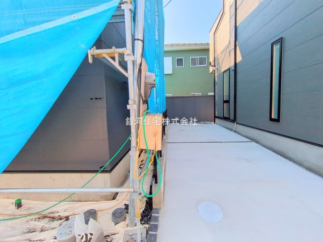 G00379264 神奈川県相模原市緑区二本松１丁目 新築一戸建て 4680万円 土地面積122.36m² (約37.01坪) 建物面積90.25m² (約27.30坪) 間取り３ＬＤＫ 築年月2025年08月(築１年以内)【外観11】