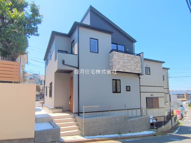 G00379290 神奈川県横浜市戸塚区名瀬町 新築一戸建て 5880万円 土地面積152.95m² (約46.26坪) 建物面積100.61m² (約30.43坪) 間取り４ＬＤＫ 築年月2025年07月(築１年以内)【外観2】