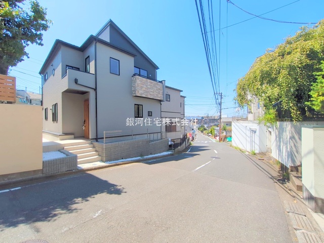 G00379290 神奈川県横浜市戸塚区名瀬町 新築一戸建て 5880万円 土地面積152.95m² (約46.26坪) 建物面積100.61m² (約30.43坪) 間取り４ＬＤＫ 築年月2025年07月(築１年以内)【外観3】