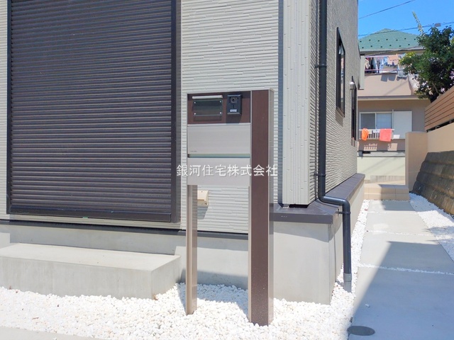 G00379290 神奈川県横浜市戸塚区名瀬町 新築一戸建て 5880万円 土地面積152.95m² (約46.26坪) 建物面積100.61m² (約30.43坪) 間取り４ＬＤＫ 築年月2025年07月(築１年以内)【外観6】