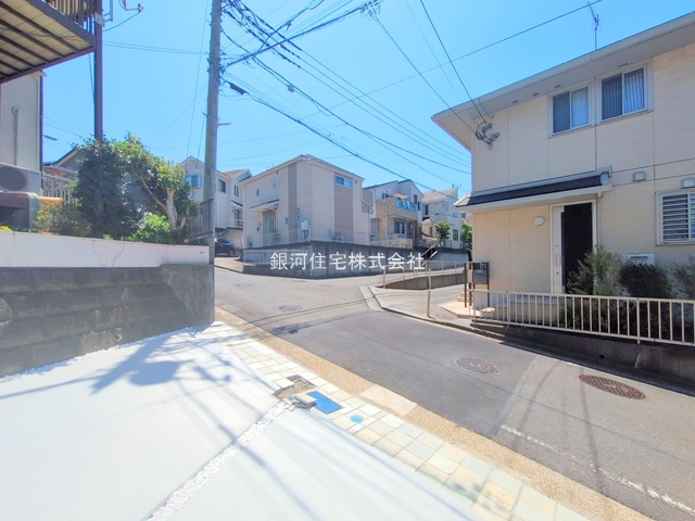 G00379290 神奈川県横浜市戸塚区名瀬町 新築一戸建て 5880万円 土地面積152.95m² (約46.26坪) 建物面積100.61m² (約30.43坪) 間取り４ＬＤＫ 築年月2025年07月(築１年以内)【外観14】