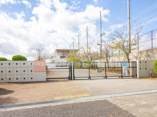 G00379291 東京都町田市小山町 新築一戸建て 4699万円 土地面積132.19m² (約39.98坪) 建物面積104.89m² (約31.72坪) 間取り３ＳＬＤＫ 築年月2025年09月【周辺環境】町田市立小山中学校