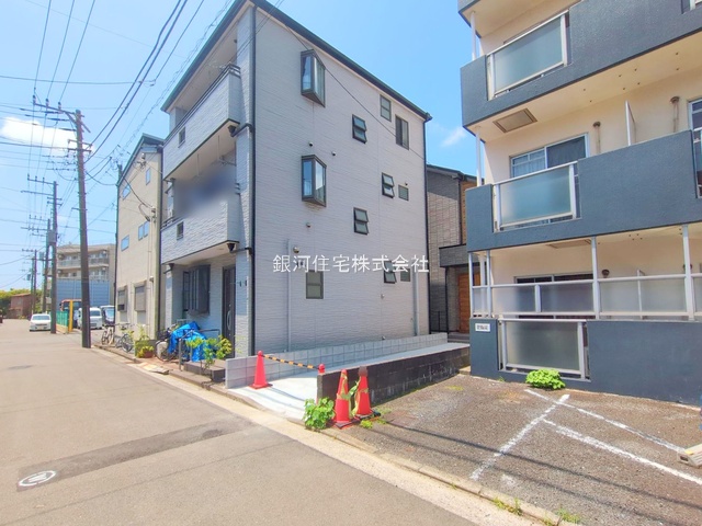 G00379294 神奈川県横浜市鶴見区栄町通４丁目 新築一戸建て 4980万円 土地面積121.83m² (約36.85坪) 建物面積107.85m² (約32.62坪) 間取り３ＳＬＤＫ 築年月2025年05月(築１年以内)【外観3】