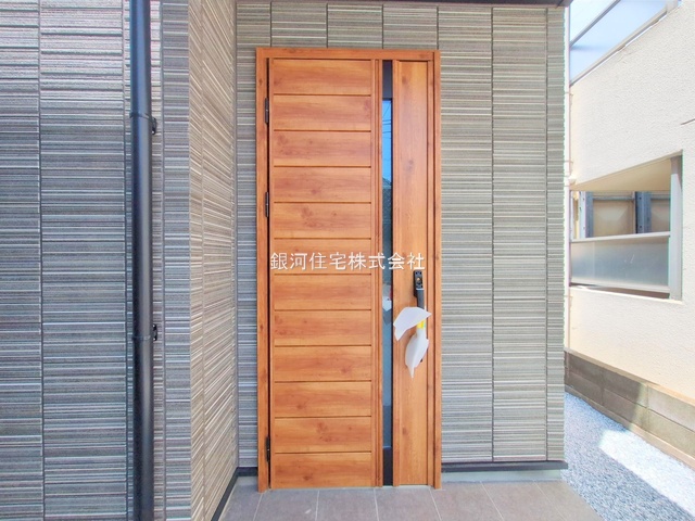 G00379294 神奈川県横浜市鶴見区栄町通４丁目 新築一戸建て 4980万円 土地面積121.83m² (約36.85坪) 建物面積107.85m² (約32.62坪) 間取り３ＳＬＤＫ 築年月2025年05月(築１年以内)【外観5】