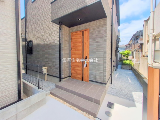 G00379294 神奈川県横浜市鶴見区栄町通４丁目 新築一戸建て 4980万円 土地面積121.83m² (約36.85坪) 建物面積107.85m² (約32.62坪) 間取り３ＳＬＤＫ 築年月2025年05月(築１年以内)【外観7】