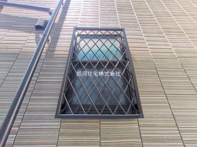 G00379294 神奈川県横浜市鶴見区栄町通４丁目 新築一戸建て 4980万円 土地面積121.83m² (約36.85坪) 建物面積107.85m² (約32.62坪) 間取り３ＳＬＤＫ 築年月2025年05月(築１年以内)【外観10】
