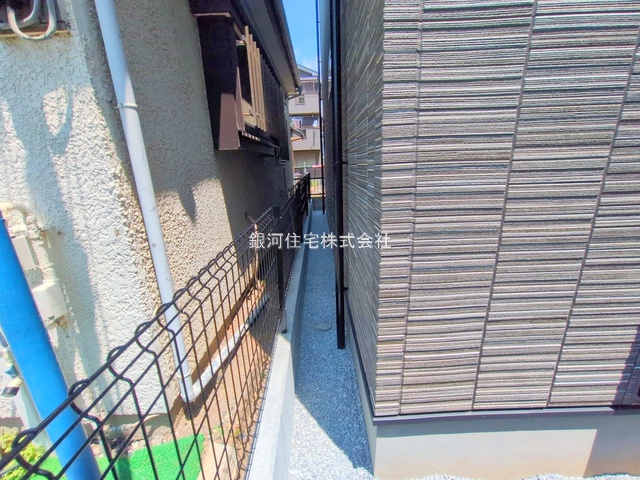 G00379294 神奈川県横浜市鶴見区栄町通４丁目 新築一戸建て 4980万円 土地面積121.83m² (約36.85坪) 建物面積107.85m² (約32.62坪) 間取り３ＳＬＤＫ 築年月2025年05月(築１年以内)【外観12】