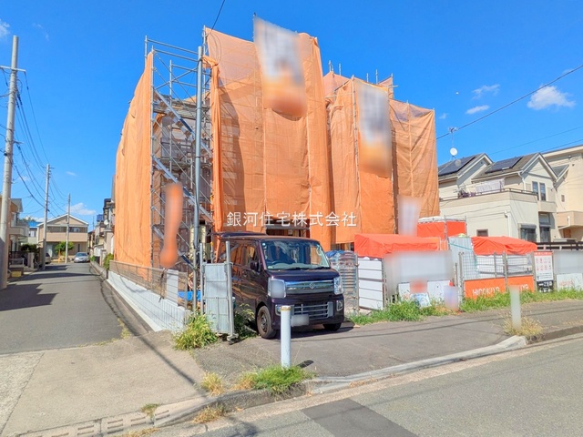 G00379317 東京都狛江市西野川２丁目 新築一戸建て 7480万円 土地面積107.44m² (約32.50坪) 建物面積84.46m² (約25.54坪) 間取り３ＬＤＫ 築年月2025年10月【外観4】