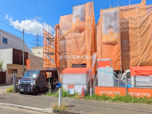 G00379317 東京都狛江市西野川２丁目 新築一戸建て 7480万円 土地面積107.44m² (約32.50坪) 建物面積84.46m² (約25.54坪) 間取り３ＬＤＫ 築年月2025年10月【外観5】