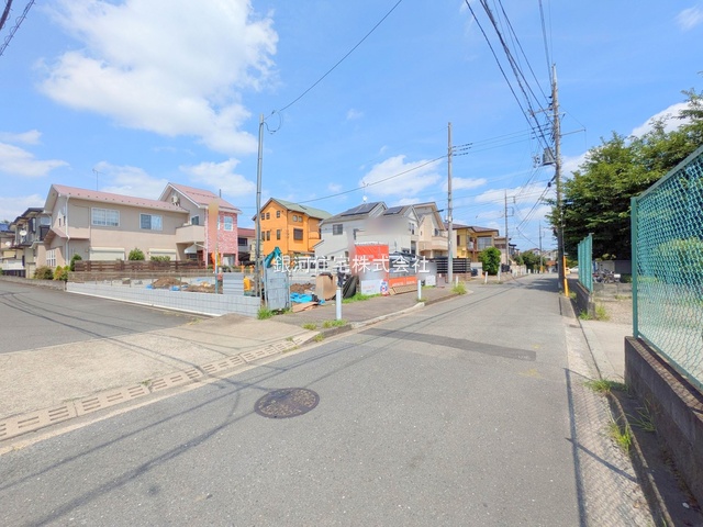 G00379317 東京都狛江市西野川２丁目 新築一戸建て 7480万円 土地面積107.44m² (約32.50坪) 建物面積84.46m² (約25.54坪) 間取り３ＬＤＫ 築年月2025年10月【外観12】