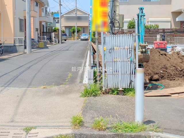 G00379317 東京都狛江市西野川２丁目 新築一戸建て 7480万円 土地面積107.44m² (約32.50坪) 建物面積84.46m² (約25.54坪) 間取り３ＬＤＫ 築年月2025年10月【外観16】