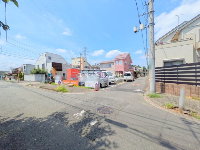 G00379318 東京都狛江市西野川２丁目 新築一戸建て 7580万円 土地面積107.44m² (約32.50坪) 建物面積86.12m² (約26.05坪) 間取り３ＬＤＫ 築年月2025年10月【外観12】