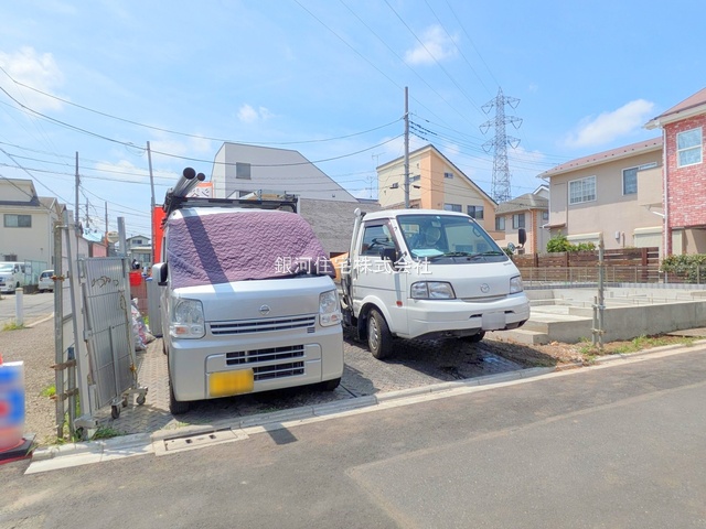 G00379318 東京都狛江市西野川２丁目 新築一戸建て 7580万円 土地面積107.44m² (約32.50坪) 建物面積86.12m² (約26.05坪) 間取り３ＬＤＫ 築年月2025年10月【外観15】