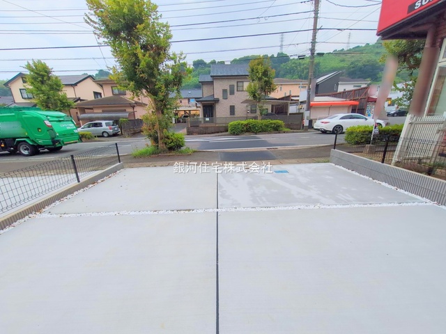 G00379419 神奈川県小田原市早川３丁目 新築一戸建て 3230万円 土地面積142.92m² (約43.23坪) 建物面積100.20m² (約30.31坪) 間取り３ＬＤＫ 築年月2025年06月(築１年以内)【外観4】