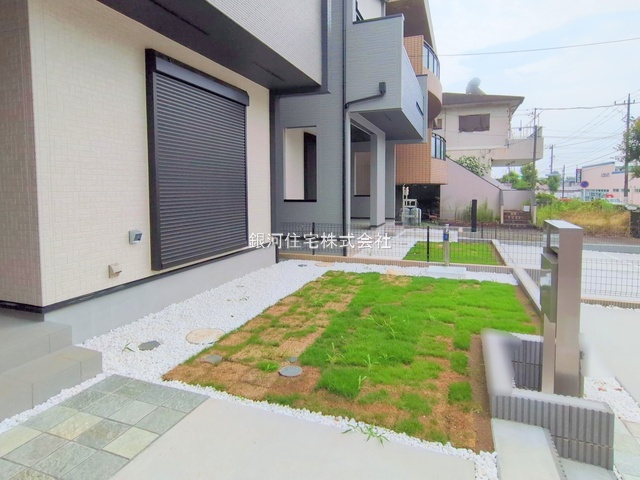 G00379419 神奈川県小田原市早川３丁目 新築一戸建て 3230万円 土地面積142.92m² (約43.23坪) 建物面積100.20m² (約30.31坪) 間取り３ＬＤＫ 築年月2025年06月(築１年以内)【外観6】