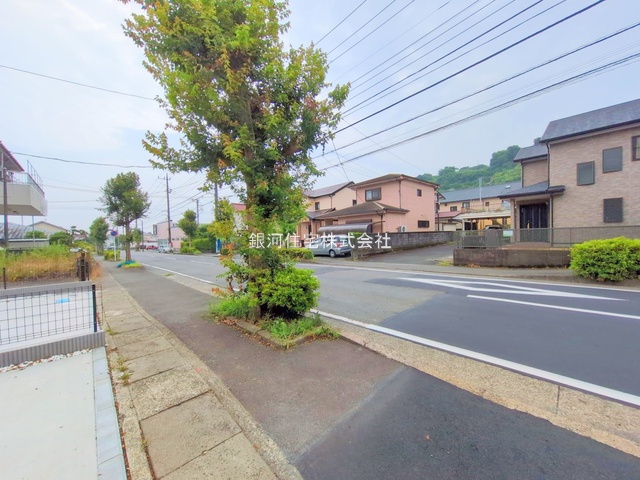 G00379419 神奈川県小田原市早川３丁目 新築一戸建て 3230万円 土地面積142.92m² (約43.23坪) 建物面積100.20m² (約30.31坪) 間取り３ＬＤＫ 築年月2025年06月(築１年以内)【外観11】