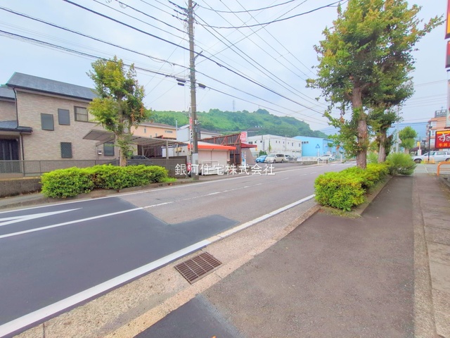 G00379419 神奈川県小田原市早川３丁目 新築一戸建て 3230万円 土地面積142.92m² (約43.23坪) 建物面積100.20m² (約30.31坪) 間取り３ＬＤＫ 築年月2025年06月(築１年以内)【外観12】
