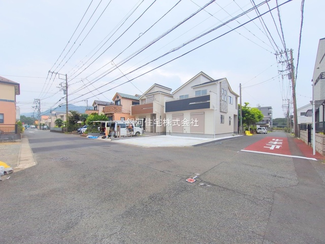 G00379420 神奈川県平塚市黒部丘 新築一戸建て 5380万円 土地面積142.25m² (約43.03坪) 建物面積101.01m² (約30.55坪) 間取り４ＬＤＫ 築年月2025年06月(築１年以内)【外観3】