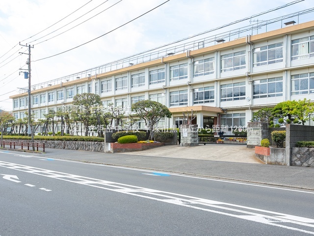 G00379420 神奈川県平塚市黒部丘 新築一戸建て 5380万円 土地面積142.25m² (約43.03坪) 建物面積101.01m² (約30.55坪) 間取り４ＬＤＫ 築年月2025年06月(築１年以内)【周辺環境】平塚市立浜岳中学校
