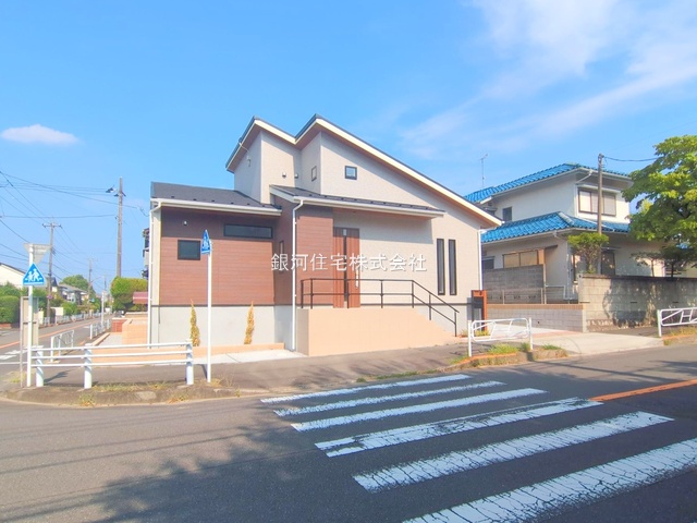 G00379421 東京都八王子市北野台３丁目 新築一戸建て 5390万円 土地面積221.41m² (約66.97坪) 建物面積96.79m² (約29.27坪) 間取り３ＬＤＫ 築年月2025年08月(築１年以内)【外観2】