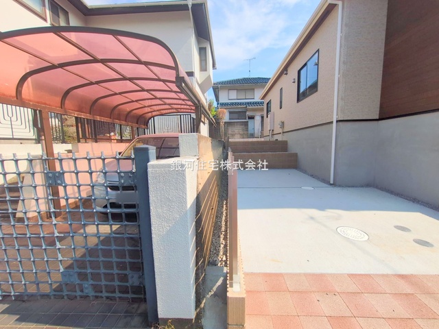 G00379421 東京都八王子市北野台３丁目 新築一戸建て 5390万円 土地面積221.41m² (約66.97坪) 建物面積96.79m² (約29.27坪) 間取り３ＬＤＫ 築年月2025年08月(築１年以内)【外観4】