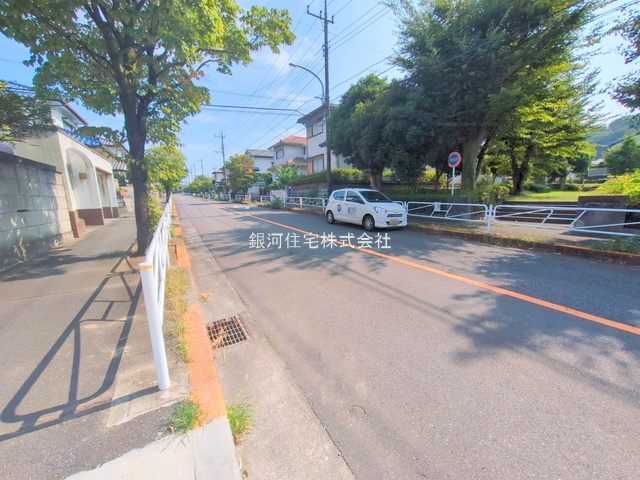 G00379421 東京都八王子市北野台３丁目 新築一戸建て 5390万円 土地面積221.41m² (約66.97坪) 建物面積96.79m² (約29.27坪) 間取り３ＬＤＫ 築年月2025年08月(築１年以内)【外観7】